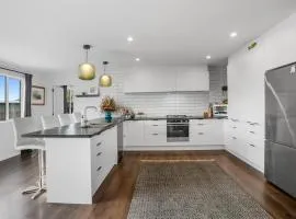 Hilltop Haven - Whangamatā
