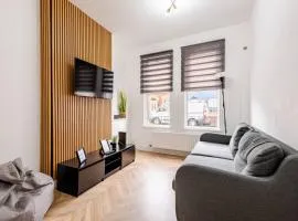 Modern 2BR Free Parking Walk to City