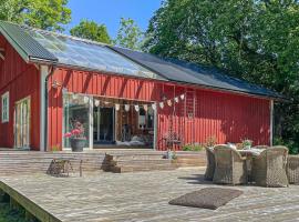 1 Bedroom Amazing Home In Seglora, hotel i Seglora