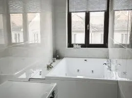 EMA Exclusive Locations GmbH