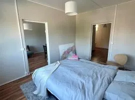 Stylish 2 Bed Central Apartment with Park View