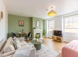 Charming Studio with Stunning Windsor Castle Views
