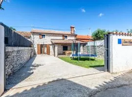 Casa Agnija - Authentic Istrian holiday home with terrace and garden near the Sea