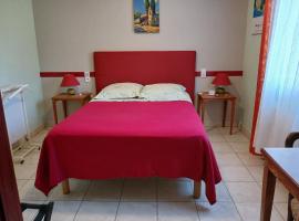 Gîte La Jaubertie Labellisé Handicap、Meyralsのホテル