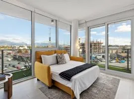 Modern 3BR Condo with Rooftop, Gym and Parking near Skytrain