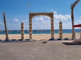 تاهيتي باي - شاليه على البحر في الساحل الشمالي
