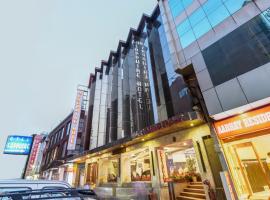 Airport La Sapphire Hotel & Restaurant, ξενοδοχείο στο Νέο Δελχί
