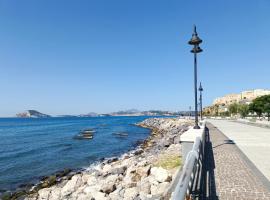 TIVA' Holiday House, villa em Pozzuoli