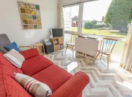 Coastal Glow - Coastal chalet close to beach - Crabpot Cottages Hunstanton