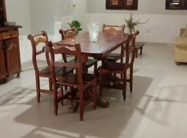 Casa con asador y Garaje a 5 minutos del estadio La Banda Santiago del Estero