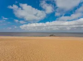 Ocean Drive On the Beach Heacham - Crabpot Cottages Hunstanton