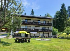 Pension & Apartments Weissbriach, hotel v destinaci Weissbriach