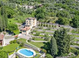Luxury Villa with Private Pool and Lake View