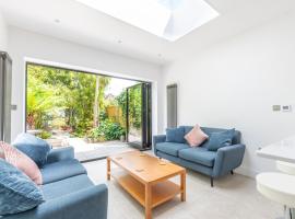 Pass the Keys Stunning 4Bed Oasis in Kingston With Parking, hotel in Kingston upon Thames
