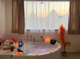 Luxury Giza pyramids view & jacuzzi
