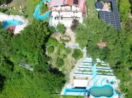 444 guest house chinti