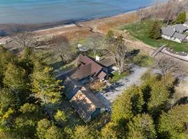 Baileys Harbor Lakefront Abode by Simple Life Rentals