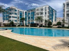 Apartment in Martil avec piscine, hotel v destinaci Martil