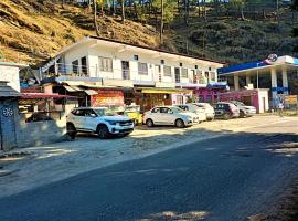 Bisht Hotel And Restaurant, hotel em Almora