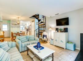 ~ 1 Block to Bethany Beach, Retreat w/ Pool Access、ベサニービーチのホテル