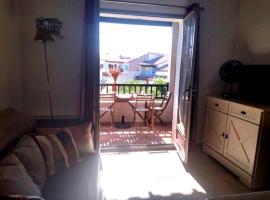 Grand appart proche des plages Parking privé, hotel in Saintes-Maries-de-la-Mer