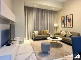 Stylish 1BR Stay l Rooftop Pool, Sauna & Gym