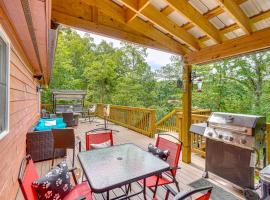 5 Mi to Harpers Ferry NHP Quiet Home with Deck, hotel in Harpers Ferry