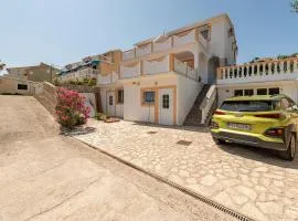 2 Bedroom Nice Apartment In Pag