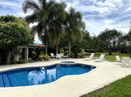 Espectacular finca cerca a Buga, hotel v destinaci Guacarí