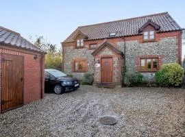4 Bed in Briston 77924
