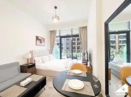 Urban Charm Studio with Balcony in Azizi Riviera