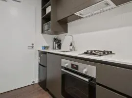 Fully Equipped Inner-City Studio near CBD