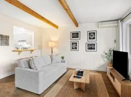 Stunning One-Bedroom Condo With Lake View