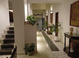 New house with pool, excellent, 3 bedrooms، فندق في Pazulco