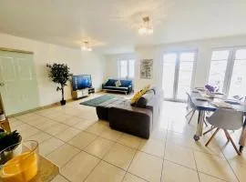 Chic 2BR easy access to the train station-2b