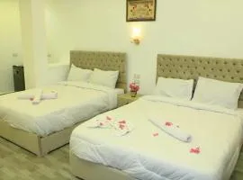 Khufu's Pyramids Hotel