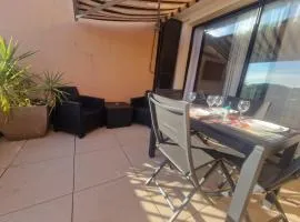 Studio cosy très bien équipé, 4 pers, proche plage, terrasse, climatisation et parking privé