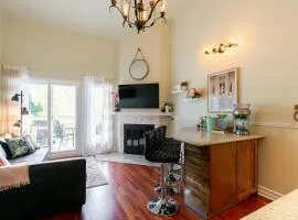 Charming Tremblant 1 Bedroom -Pool Hot Tub