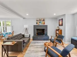 4 Bedroom - 5 min walk to Jenkins Pond