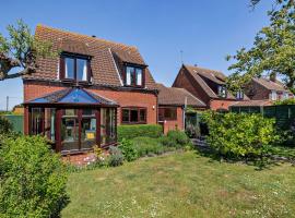 3 Bed in Blakeney KT189, hôtel à Blakeney