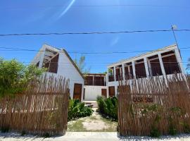 For Large group, UP TO 10 people Entire Space Rental 3 lodges with private pools, hotel en Isla Holbox