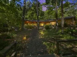 Shangri-La ! A Serene Retreat - Direct access to Trails just 7 miles drive !!