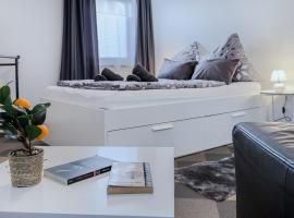 Kassel - Gemütliches DG Apartment in Fuldatal mit Parkplatz & Wlan - OneN8, hotel v destinaci Fuldatal
