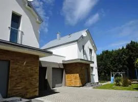 New, large holiday home for 10 people