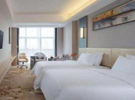 Vienna Hotel Guangdong Zhongshan Xiaolan High-Speed Railway Station, hotel v destinaci Jilong