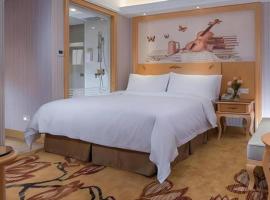 Vienna Hotel Shenzhen Qinghu Metro Station, ξενοδοχείο σε Tiantangwei