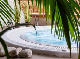 Best Western Les Bains Hotel et SPA – hotel w mieście Perros-Guirec