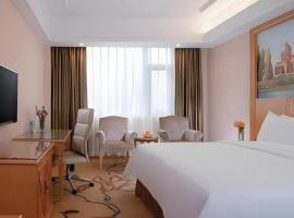 Vienna Hotel Shenzhen Bao'an Airport Taoyuanju Pingluanshan Metro Station, hotel em Xin'an