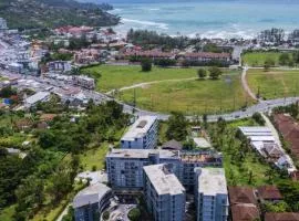 C223 Condo 1BR Suite with Rooftop Pool 1km to Beach