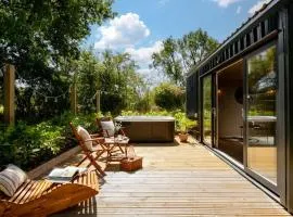 Rabbits Warren - Cotswolds Stay with Sauna and Hot Tub